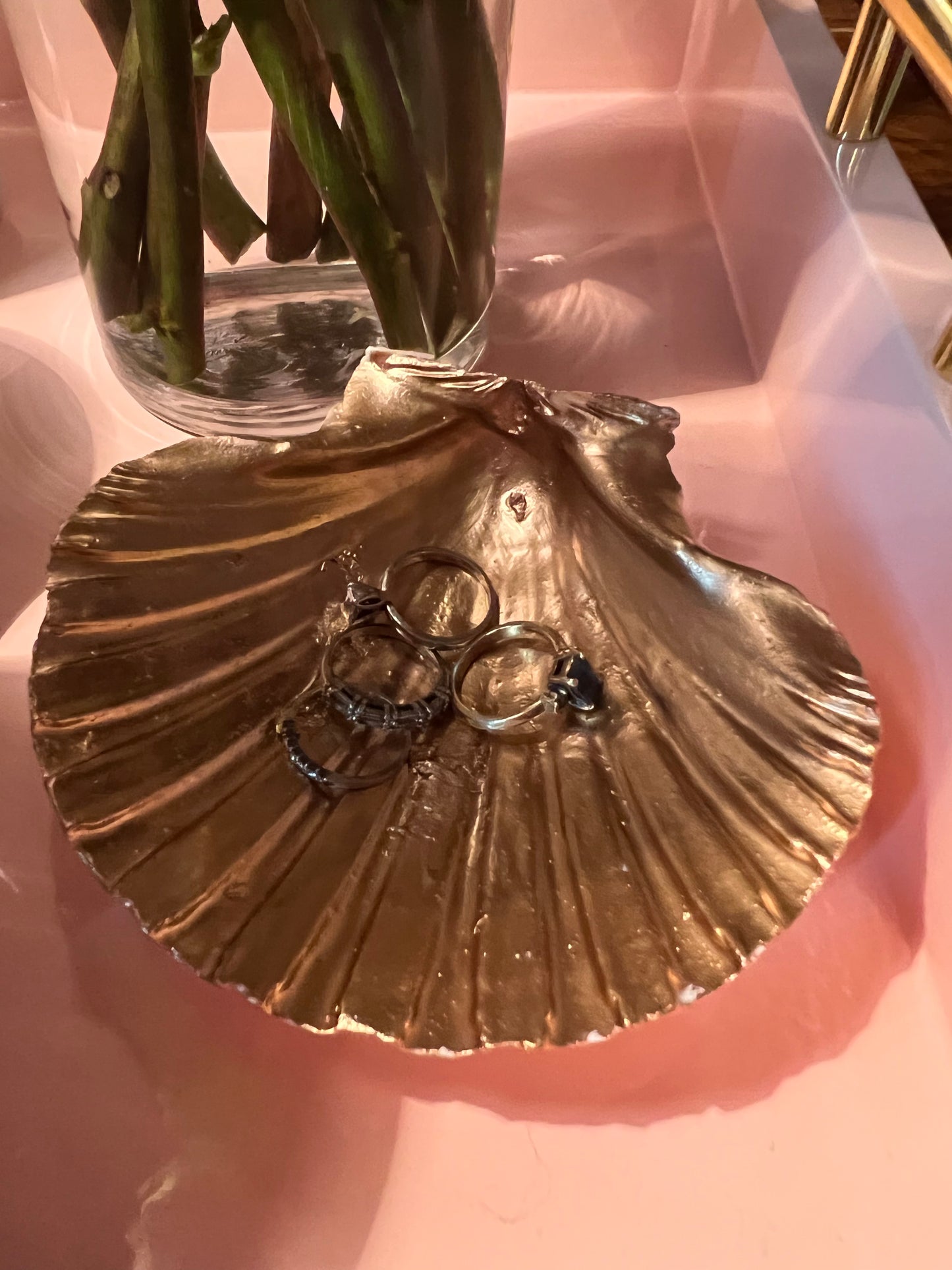Gold leaf 🐚 shell jewelry holder
