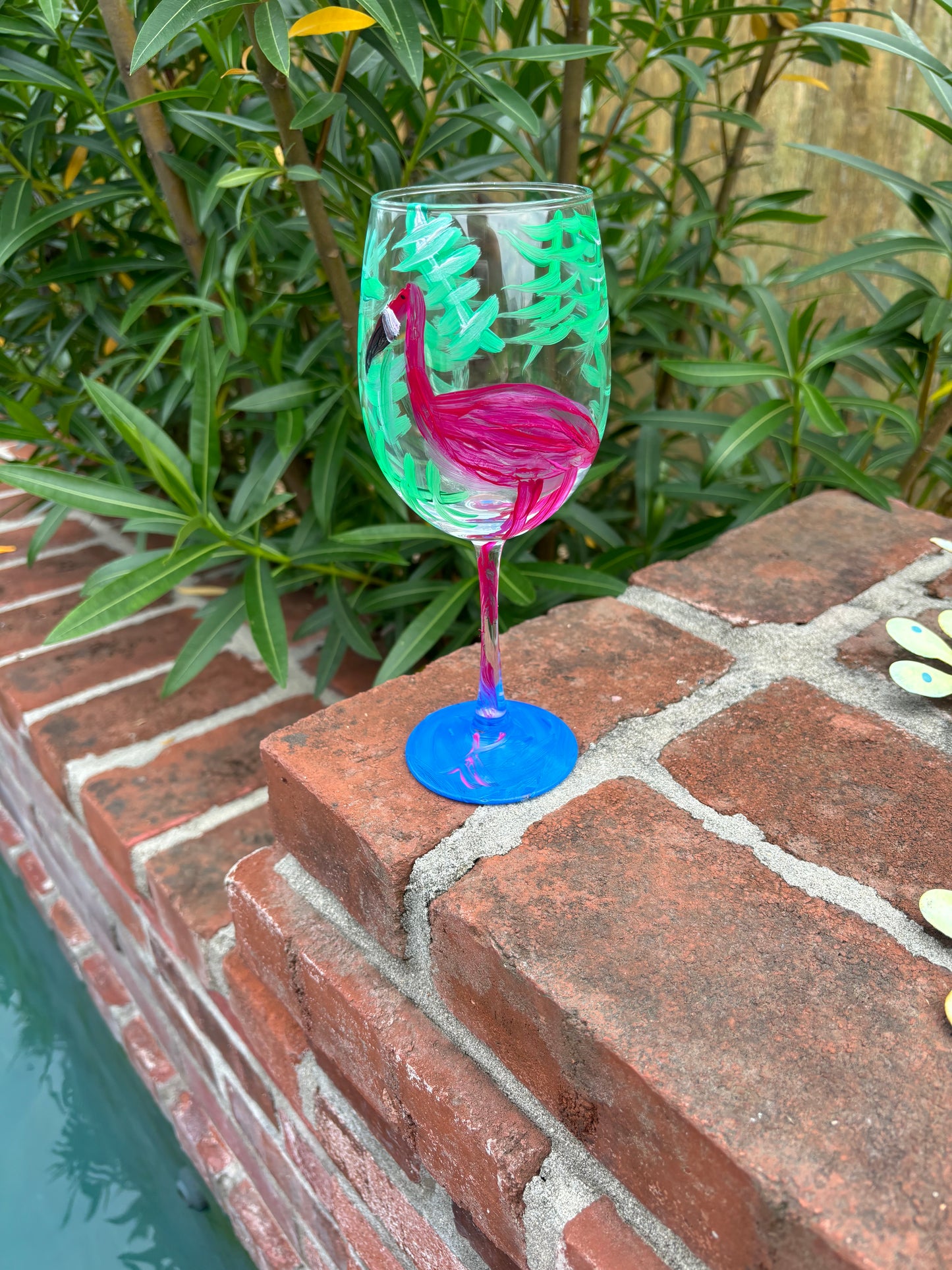 Stemmed hand-painted flamingo 🦩wine glass