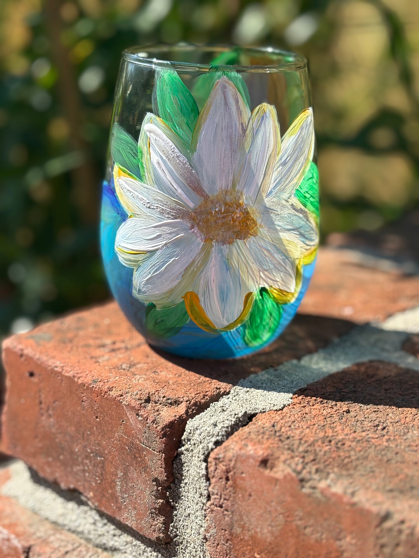 Hand- painted stemless wine glass (magnolia)